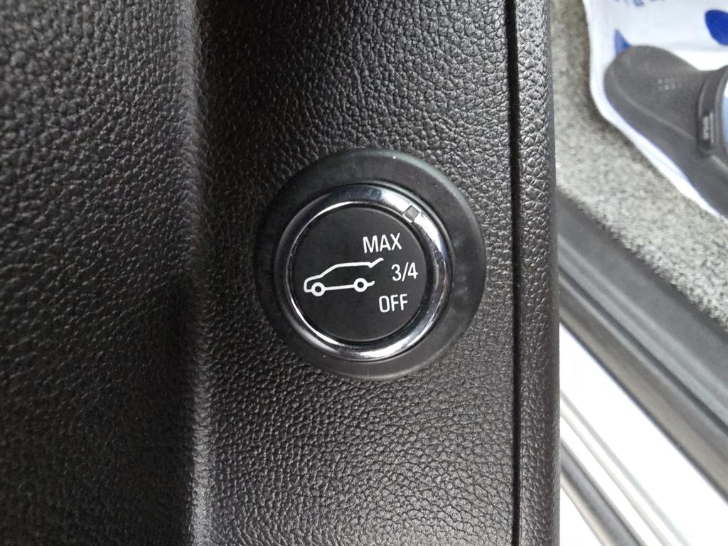 Chevrolet Travers - Vista 12