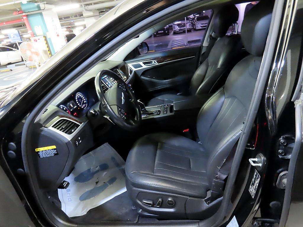 HYUNDAI Genesis - Vista 6