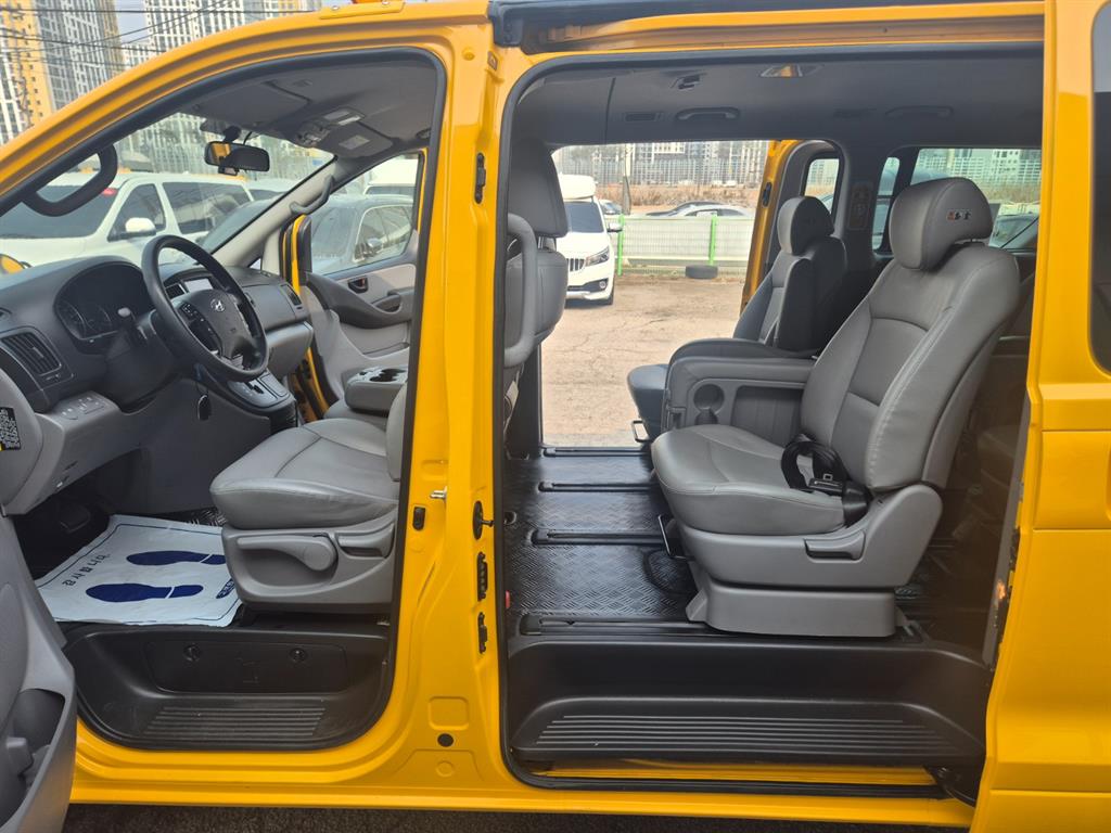 HYUNDAI Starex - Vista 9