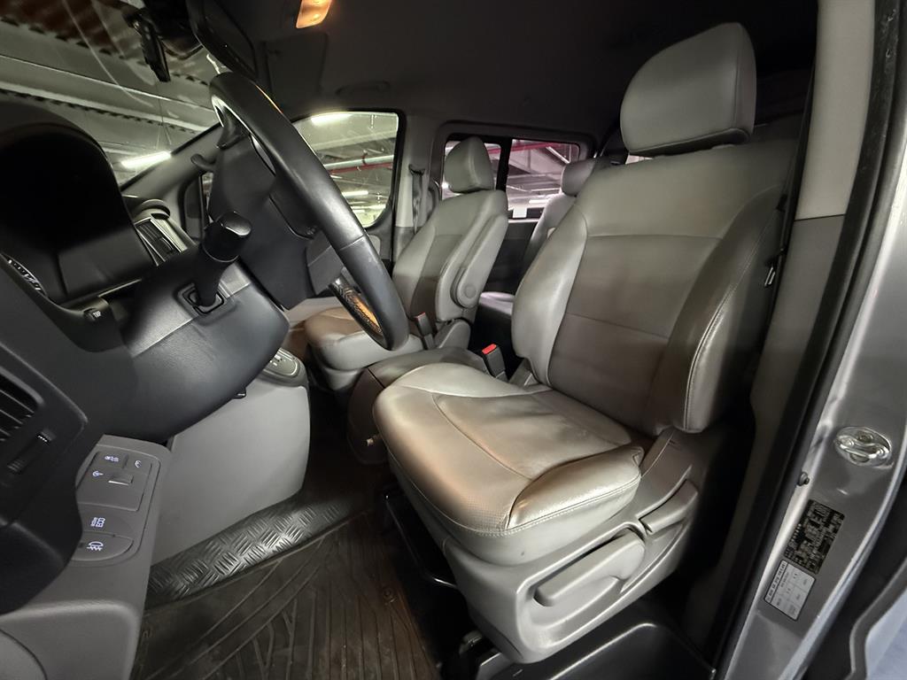 HYUNDAI Starex - Vista 5