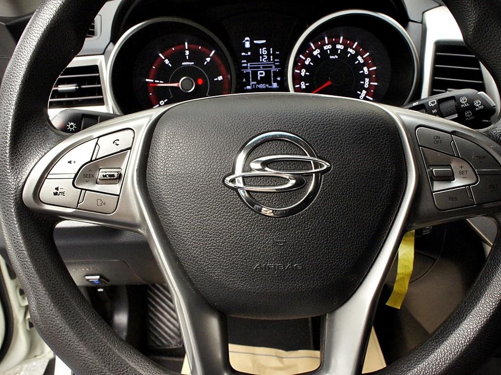 Ssangyong Tivoli 2019 Blanco - Importación desde Corea - HF Imports Iquique - Foto 8