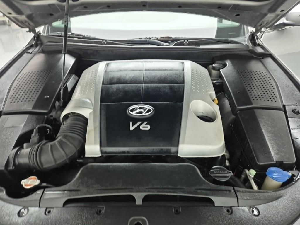 HYUNDAI Genesis - Vista 5