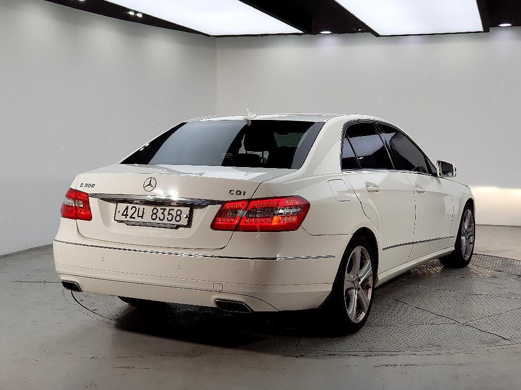 Mercedes Benz E class - Vista 4