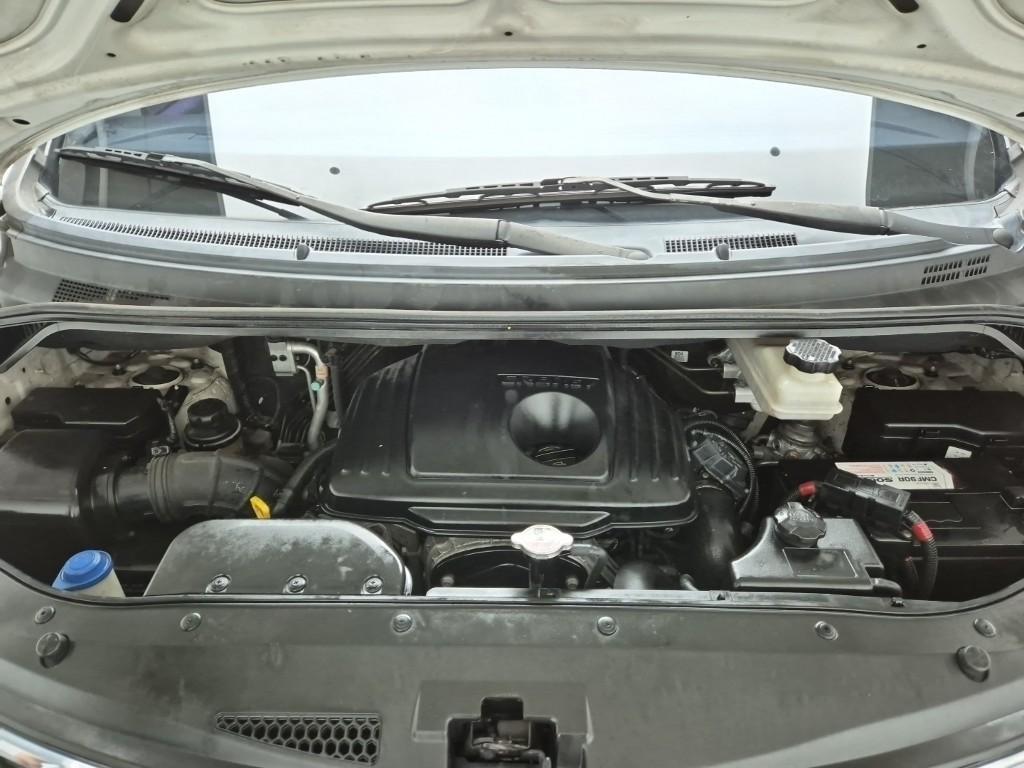 HYUNDAI Starex - Vista 5