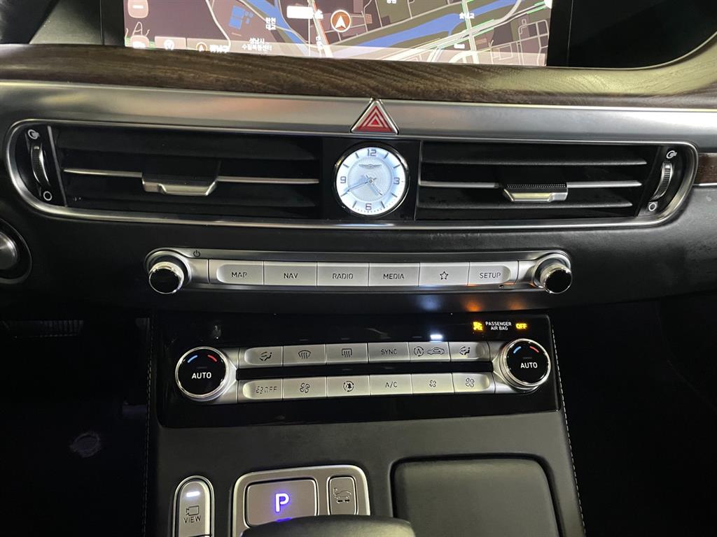 Genesis G90 - Vista 11