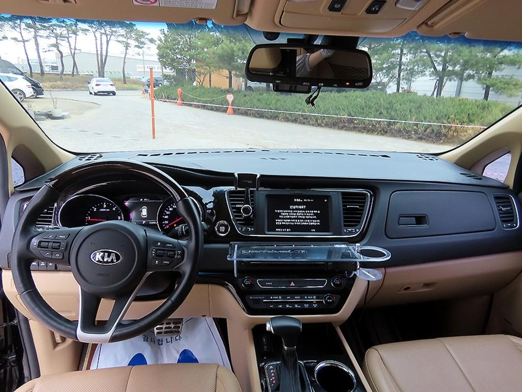 KIA Carnival - Vista 7
