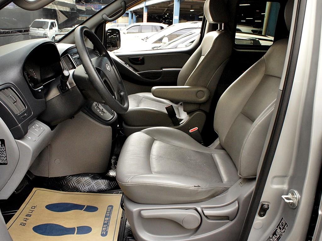 HYUNDAI Starex - Vista 9