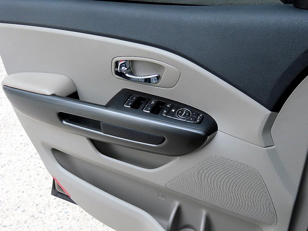 KIA Carnival - Vista 12
