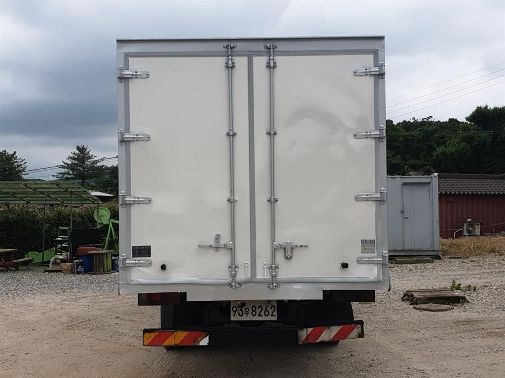 medium and large cargo truck - Vista 5