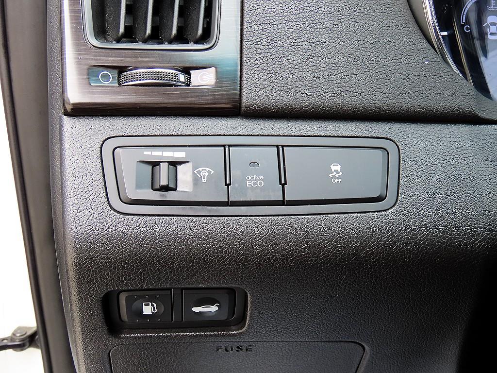 HYUNDAI Sonata - Vista 12