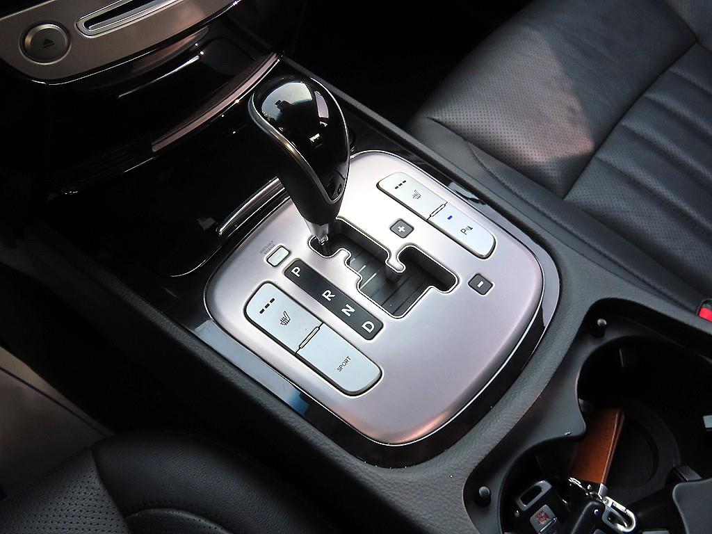 HYUNDAI Genesis - Vista 10