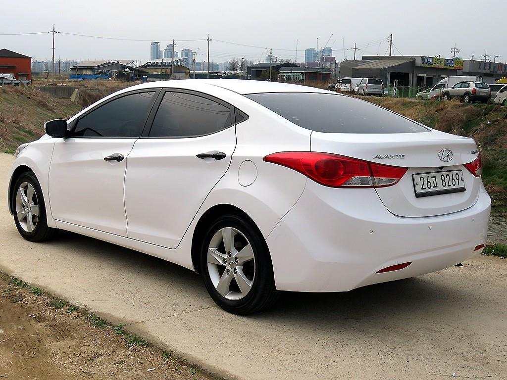 HYUNDAI Avante - Vista 3