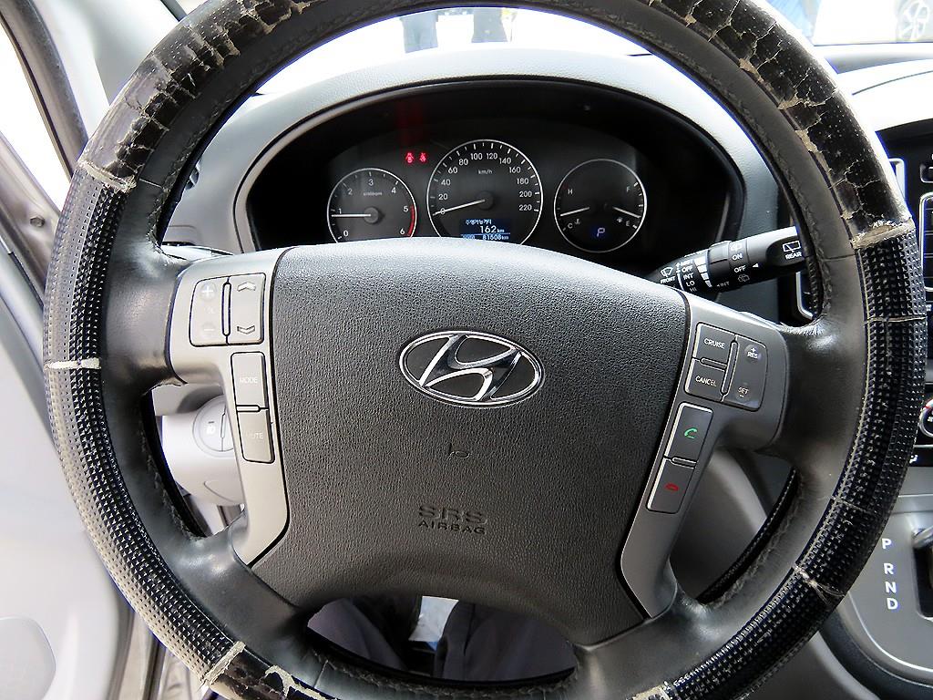 HYUNDAI Starex - Vista 10