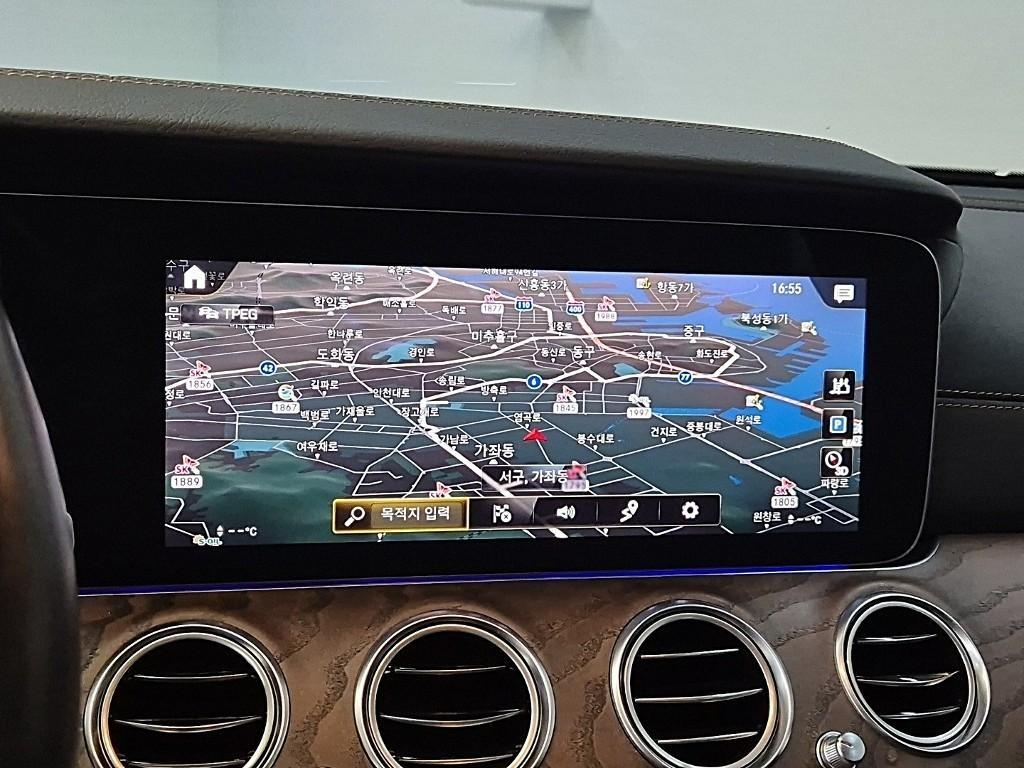 Mercedes Benz E class - Vista 8