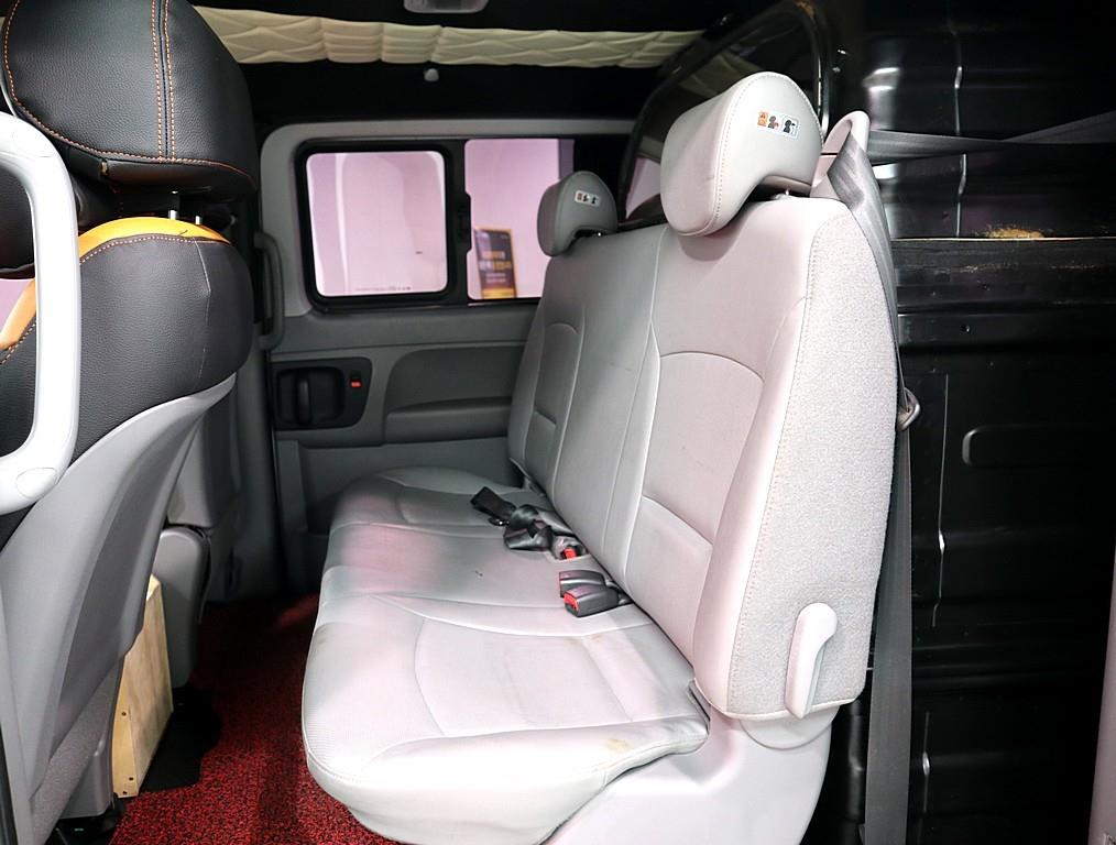 HYUNDAI Starex - Vista 9