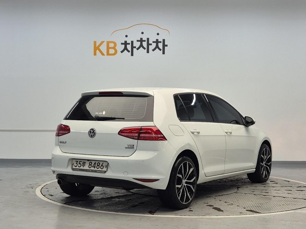 Volkswagen Golf - Vista 4