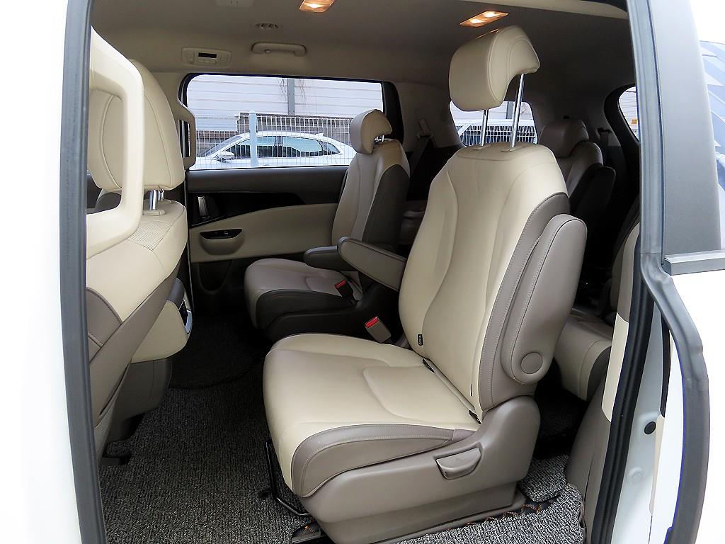 KIA Carnival - Vista 6
