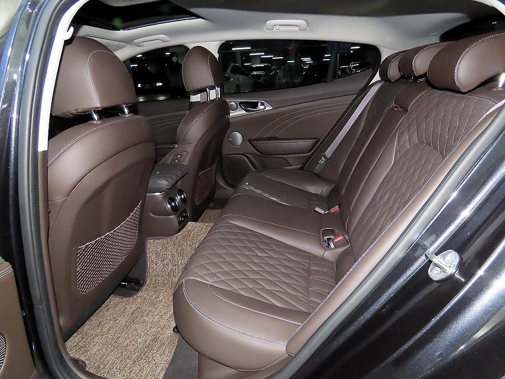 KIA Stinger - Vista 7