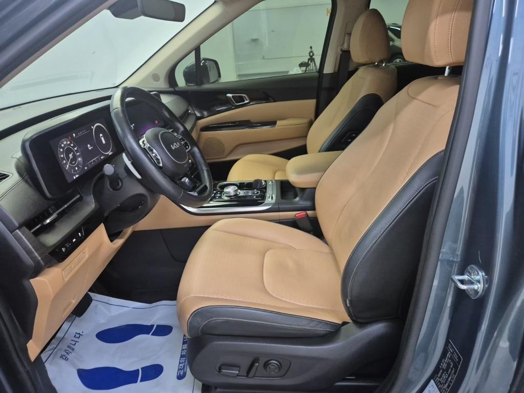 KIA Carnival - Vista 11