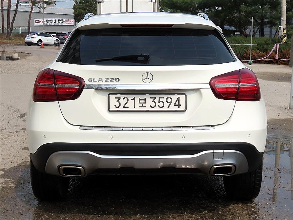 Mercedes Benz GLA Class - Vista 7