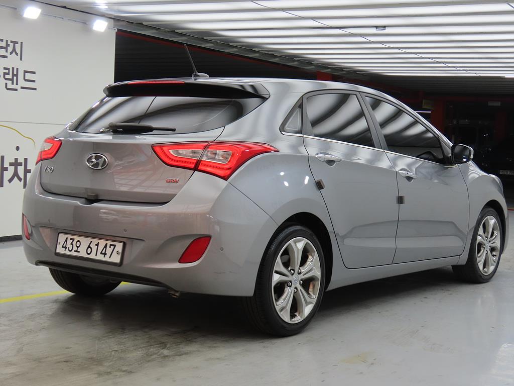 HYUNDAI i30 - Vista 3