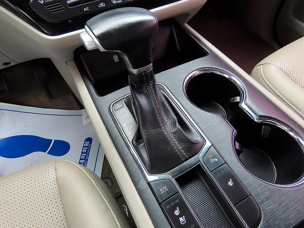 KIA Carnival - Vista 10