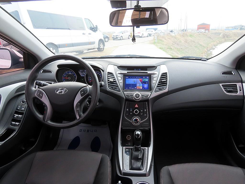 HYUNDAI Avante - Vista 9