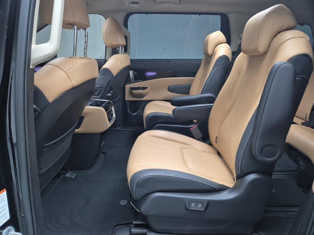 KIA Carnival - Vista 11