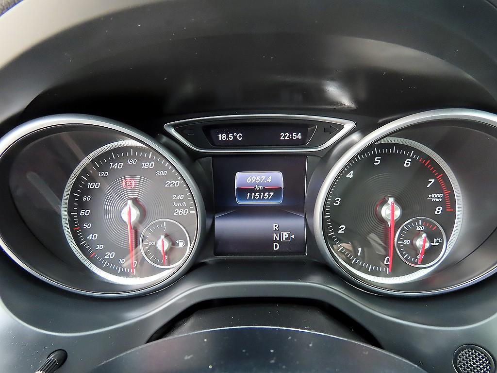 Mercedes Benz GLA Class - Vista 12