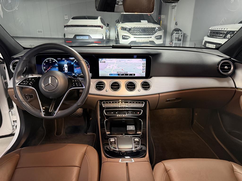 Mercedes Benz E class - Vista 8