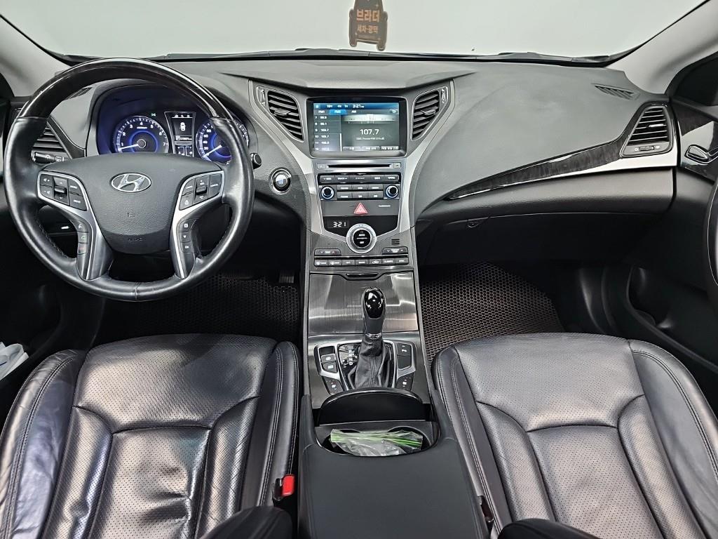 HYUNDAI Grandeur - Vista 10