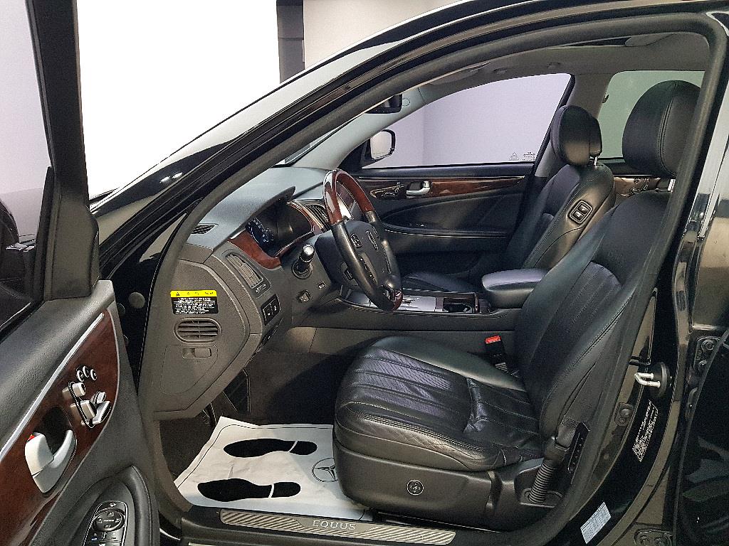 HYUNDAI Equus - Vista 8