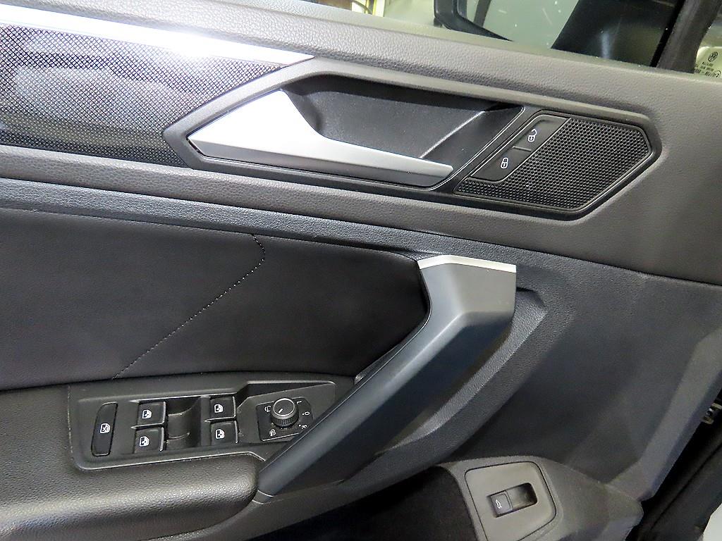 Volkswagen Tiguan 2022 Negro - Importación desde Corea - HF Imports Iquique - Foto 13