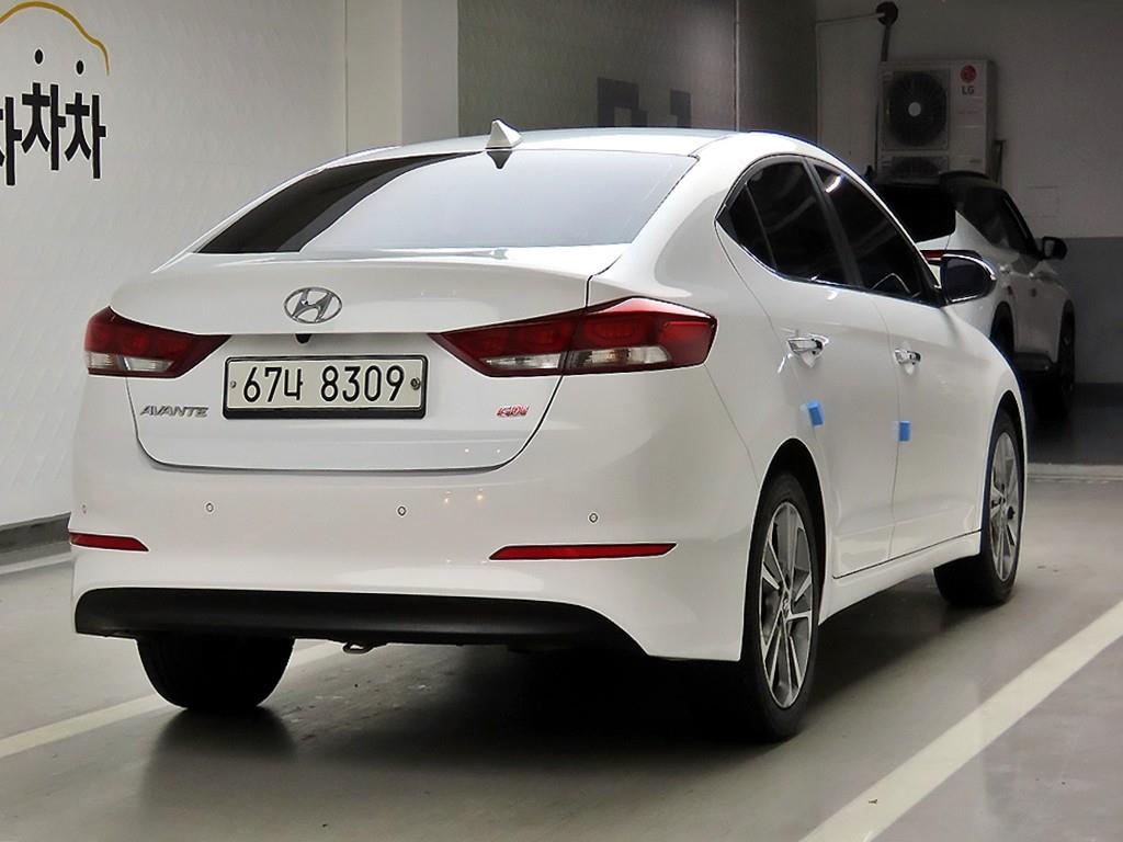 HYUNDAI Avante - Vista 4