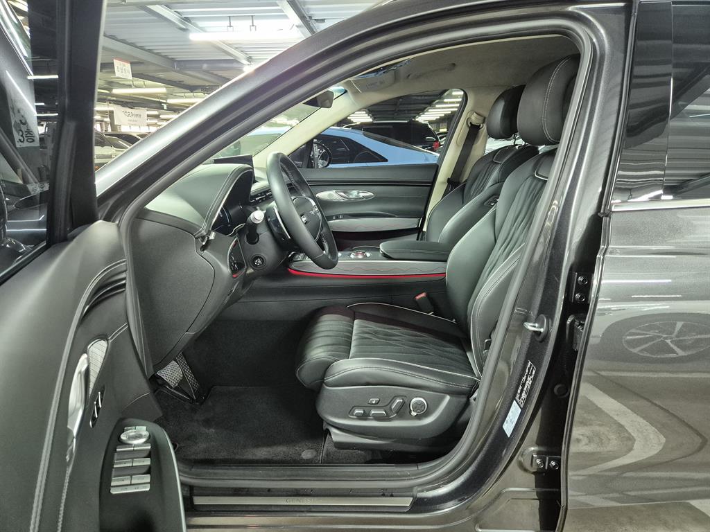 Genesis GV70 - Vista 8