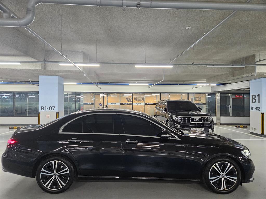 Mercedes Benz E class - Vista 5