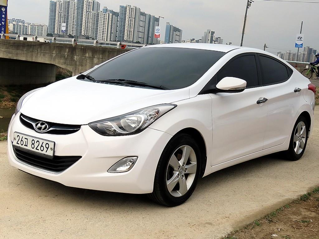 HYUNDAI Avante - Vista 2