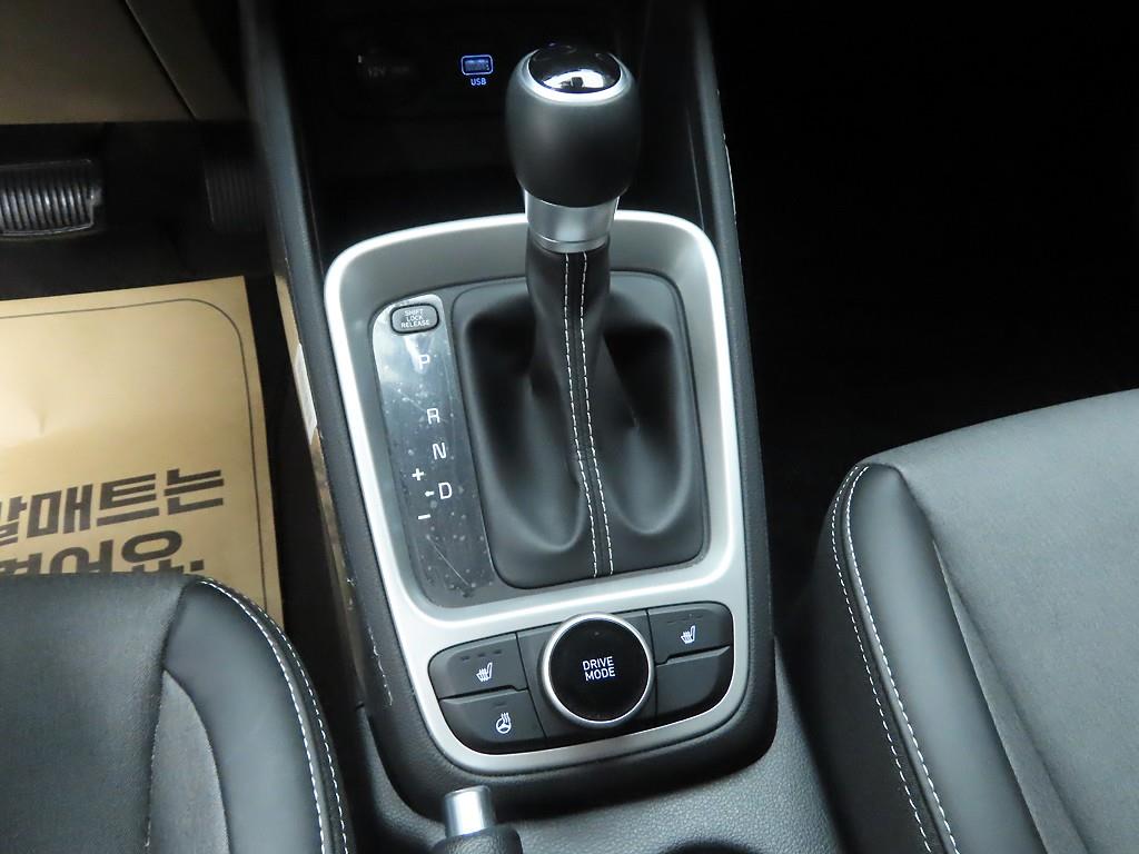 HYUNDAI Venue - Vista 11