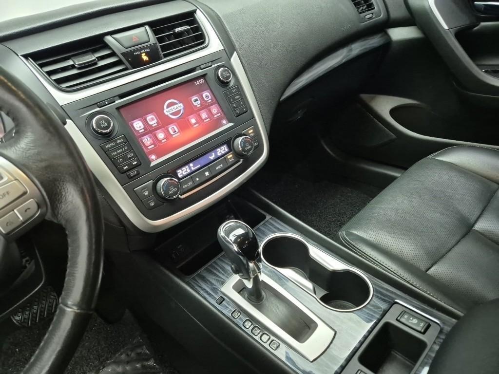 Nissan Altima - Vista 12