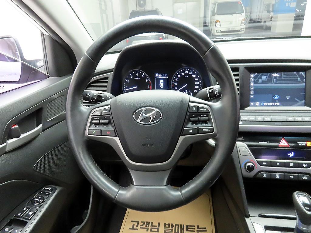 HYUNDAI Avante - Vista 7