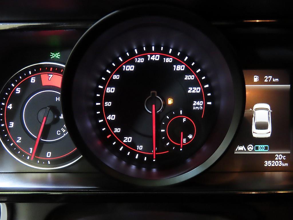 HYUNDAI Avante - Vista 9