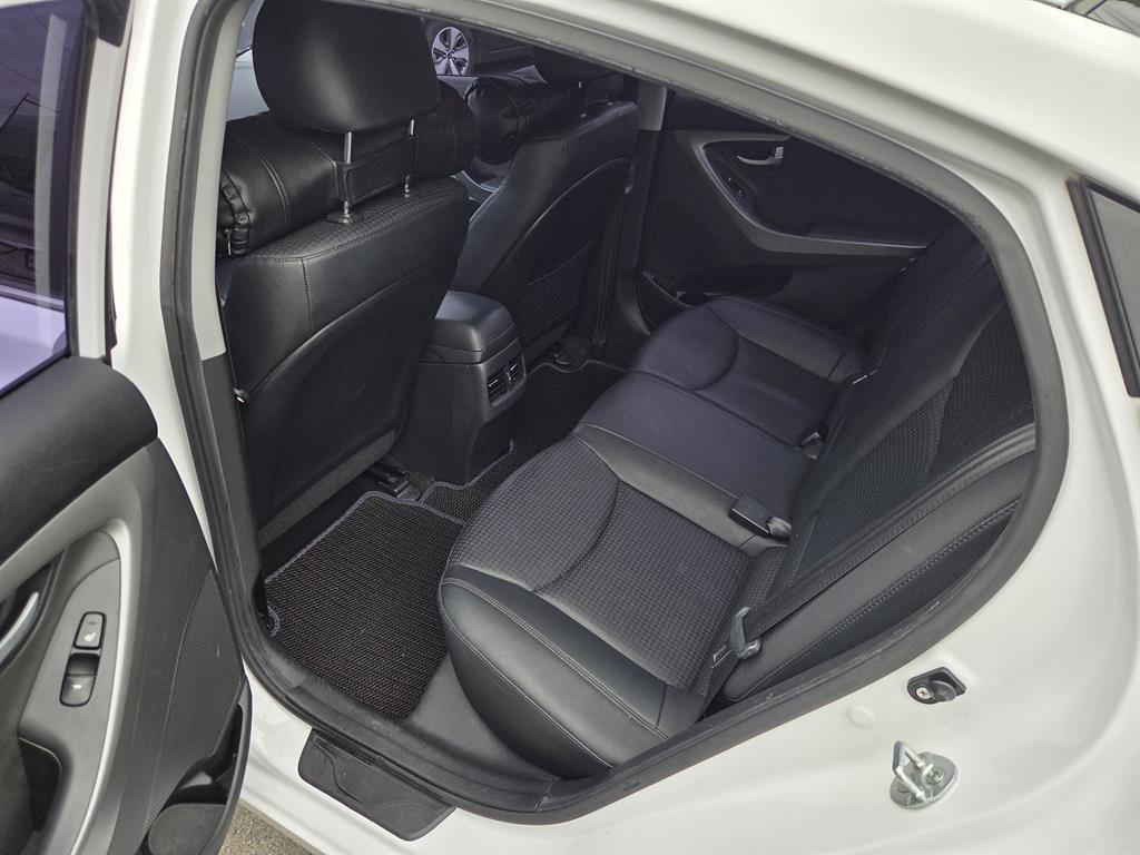 HYUNDAI Avante - Vista 7