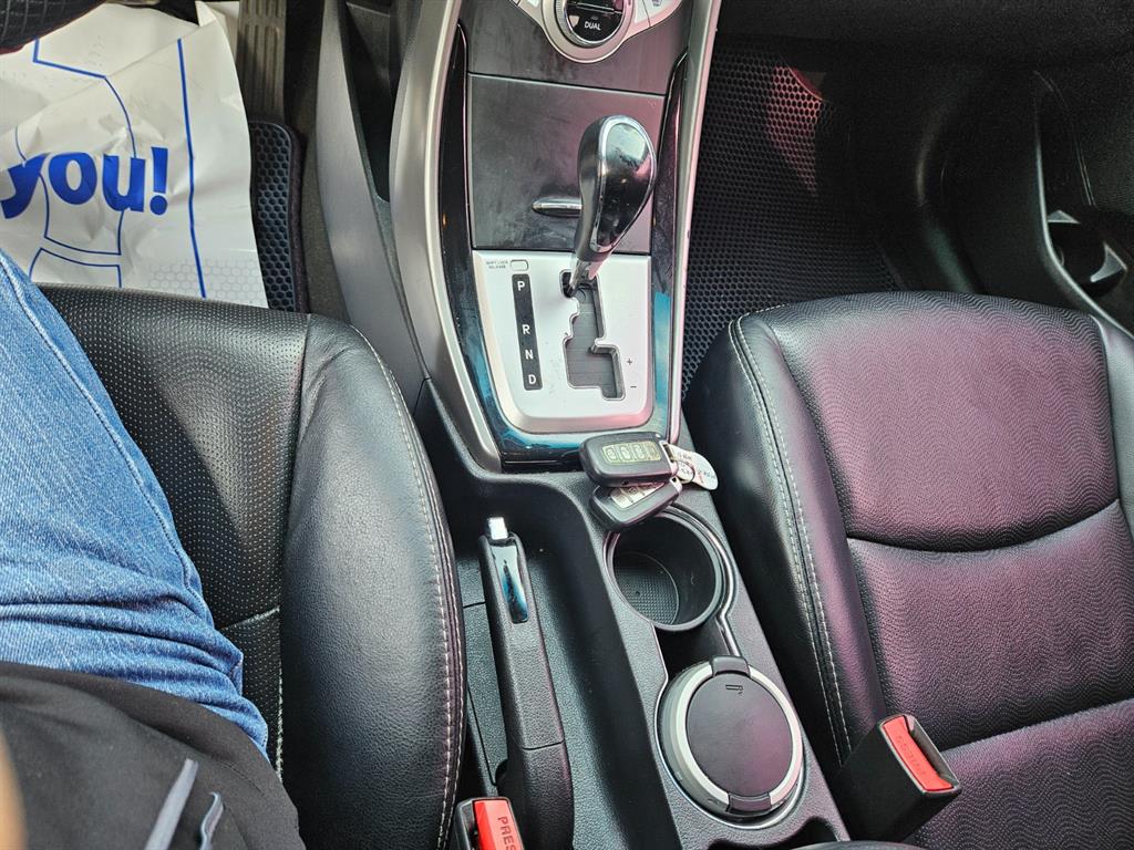 HYUNDAI Avante - Vista 9