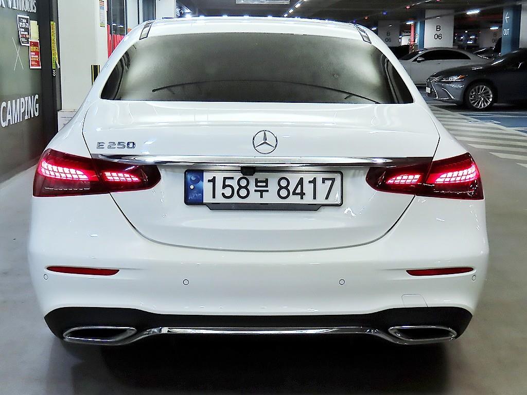 Mercedes Benz E class - Vista 5