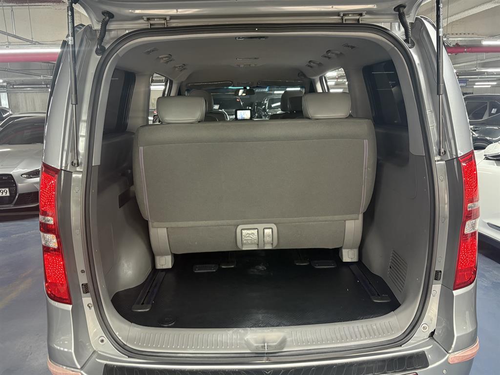 HYUNDAI Starex - Vista 8