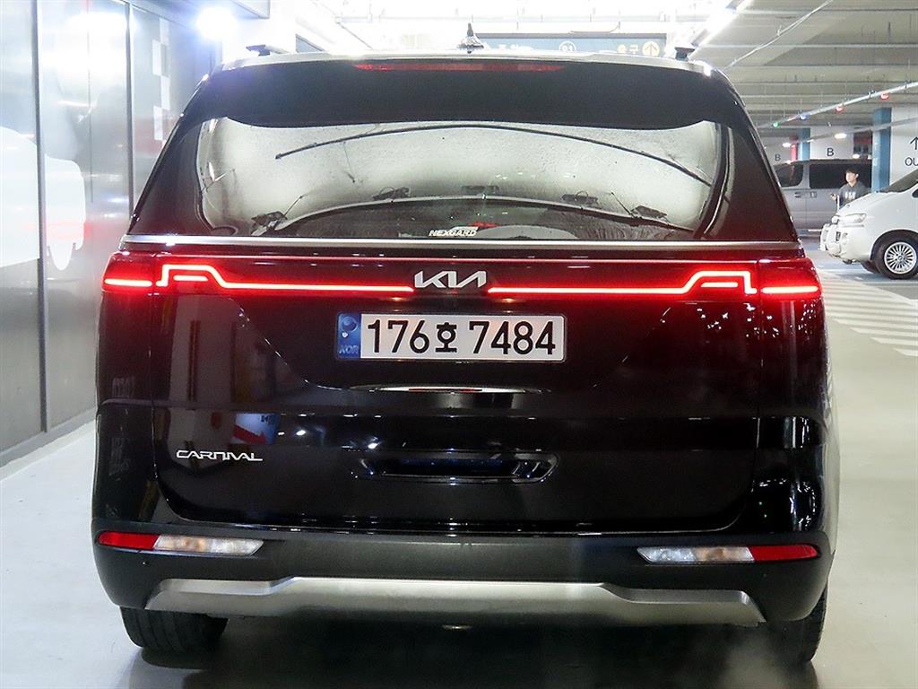 KIA Carnival - Vista 5
