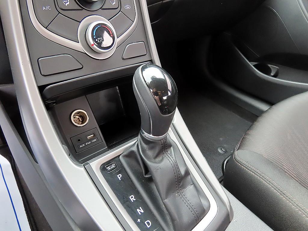 HYUNDAI Avante - Vista 11