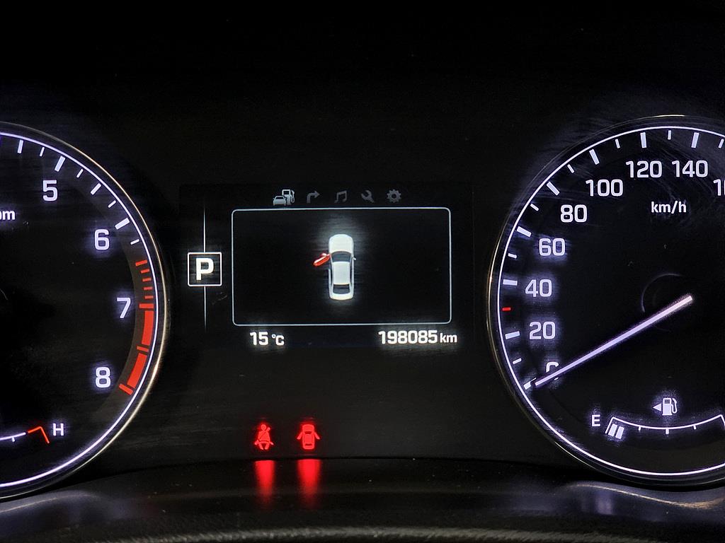 HYUNDAI Genesis - Vista 7