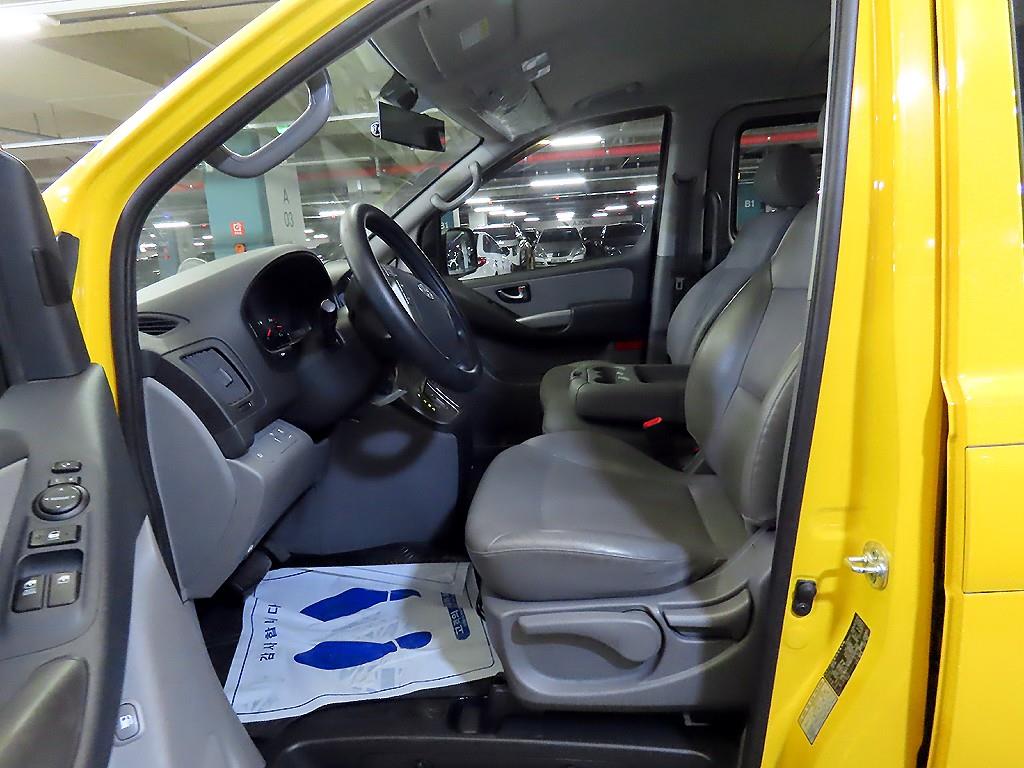 HYUNDAI Starex - Vista 6