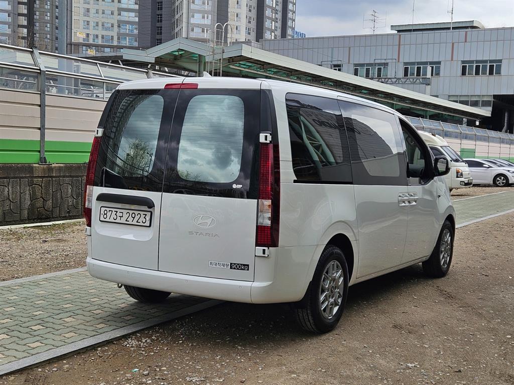 HYUNDAI Staria - Vista 4